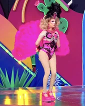 Look de 'La Más Silvia Pinal' (reveal) – Hello, Dolly!