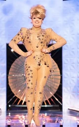 Look de 'Expenny, Henny: Expensive-looking Drag'