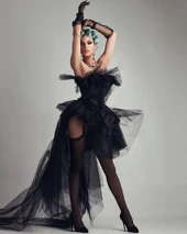 Look no emitido de 'Black Wedding'