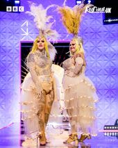 Drag Family Resemblance Look – with Lola Buzzcock