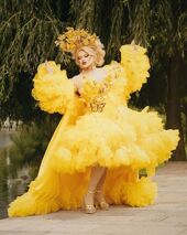 Unaired Amarillo Como el Sol Look