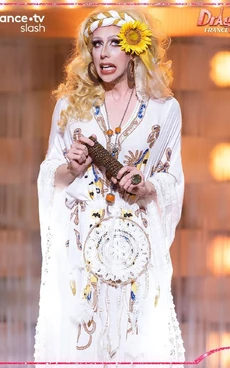 PalomaTalentShowLook