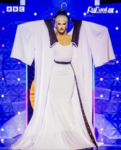 Look de 'Having It Large: Oversized Fashion'