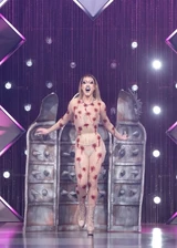 Look de 'A Perp Walk to Remember'