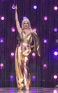 SynthiaHauteCheckLook