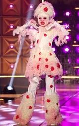 WillowHolyLook.jpg (243 kB) Look de 'Holy Couture'