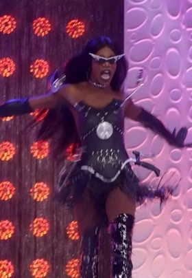 HollywouldStarMardiGrasLook