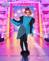 AnaLockingE1S3Look.jpg (263 KB) Episode 1 Look