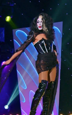 HellenaMaldittaBlackLook