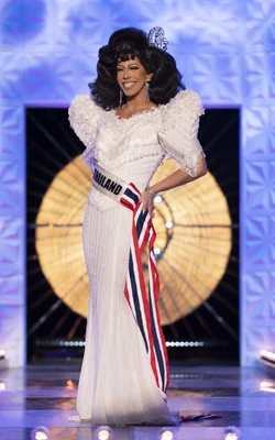 PanginaHealsUKvsTW1EntranceLook