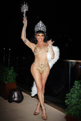 Finale Party Crowned Look
