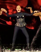 Episode 8 Performance Look (Reveal)