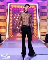 JavierCalvoE7DRESAS1Look.jpg (1,9 MB) Look del episodio 7