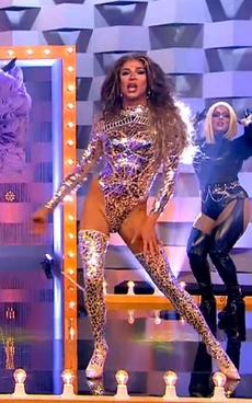 CarmenFaralaDivasPerformanceLook