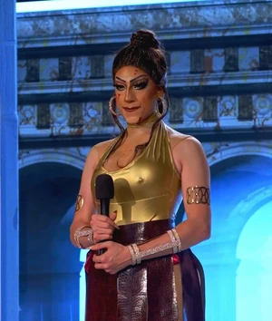 XimenaLatinxGuerreraEspartanaLook1