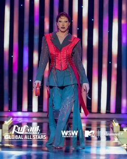 AthenaLikisBossLadyLook