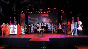 Las 24 audicionadas, junto a  y 