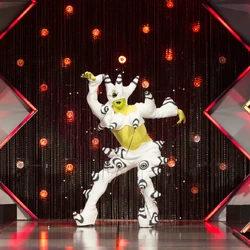 UmaGahdAlienSuperstarLook