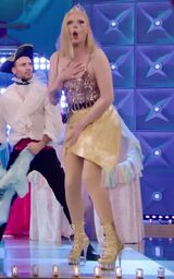 Paola & Chiara: Un Rusical Da Favola Non Autorizzato Look 1 (Reveal 2) – Chiara Iezzi