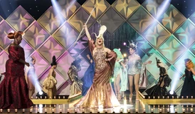 GisèleCrowned.jpg (854 kB) Publicación de felicitación para Gisèle