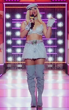 DerrickBarryS16TalentShowHostLook1