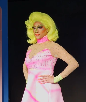 XimenaLatinxNeonLook1