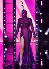 Look de 'Slits and Tits'