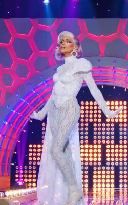 HellenaMaldittaWhiteLook