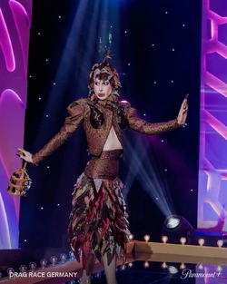 MetamorkidOperaQueenLook