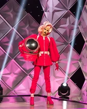 Look de 'Summer of '69' y del lip sync del episodio 5
