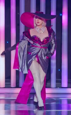 NehelleniaBossLadyLook