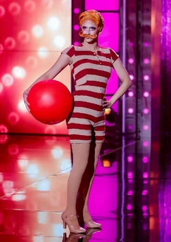 SuzieTootBathingBeautiesLook