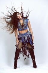 Hair-whipping Look