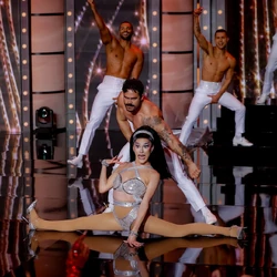 JewelsSparklesFinalePerformanceLook