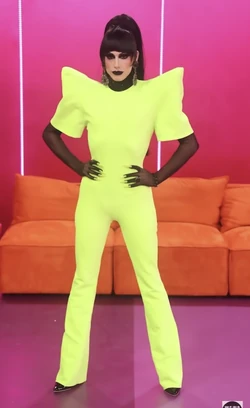 JasmineKennedieShoulderPadsLook