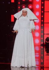 Smackdown for the Mother-Tucking Crown Look