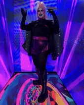 Look del vídeo musical de "Posa Que Posa"