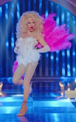 TessaTesticleGAS1TalentShowLook