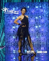Look de 'Fringe with Benefits'