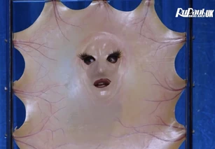 Look del Snatch Me Out! – Zoë Wanamaker