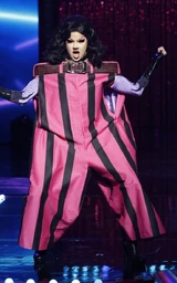 WillowPillLSFTCLook2.jpg (163 kB) Look del lip sync final (reveal)