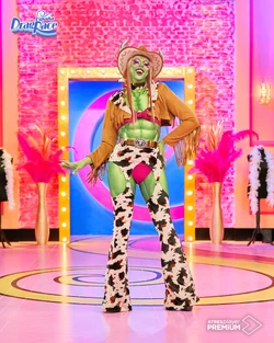 ChanelAnorexEntranceLook