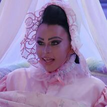 Paola & Chiara: Un Rusical Da Favola Non Autorizzato Look 1 – Paola Iezzi