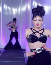 Unaired 'Selena Quintanilla' look