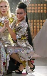 Paola & Chiara: Un Rusical Da Favola Non Autorizzato Look 2 – Paola Iezzi
