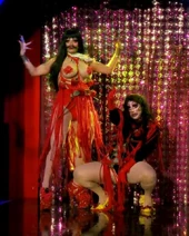 GvajardoPiñataLook.jpeg (157 kB) Look de 'La Más Piñata' – con Debra Men