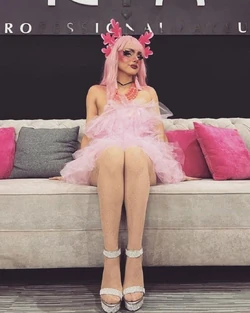 HiddenMistakeAxolotlLook