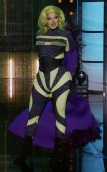 IrenetheAlienAS10E1LipSyncLook