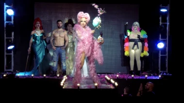 BarbaraDurangoEp7LookC1.jpg (433 kB) Look de coronación