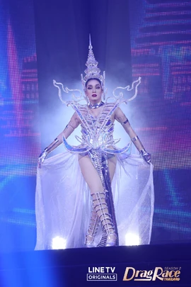 KandyZyanideNangSita2040Look